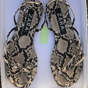 🦋 2x30 Zara snakeskin print sandals